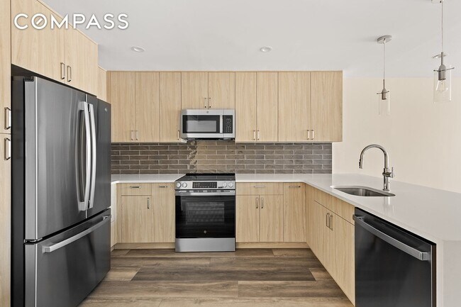 Building Photo - 48 W 68th St