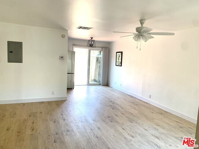 Building Photo - 11138 Aqua Vista St