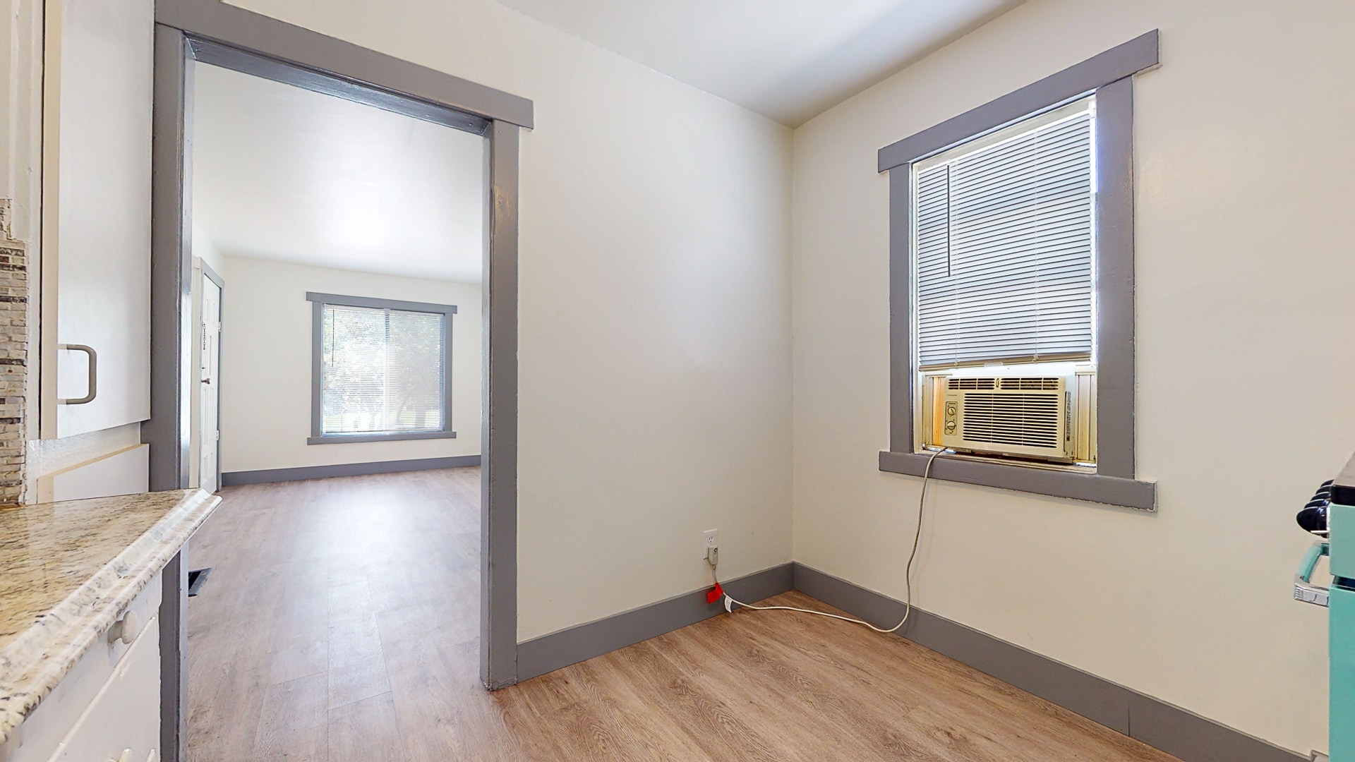 Building Photo - 1127 Bell St