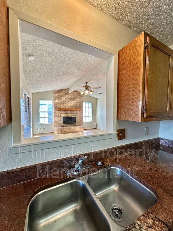 Building Photo - 5818 Davenport Dr