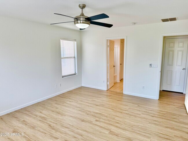 Building Photo - 2436 E Meadow Creek Way
