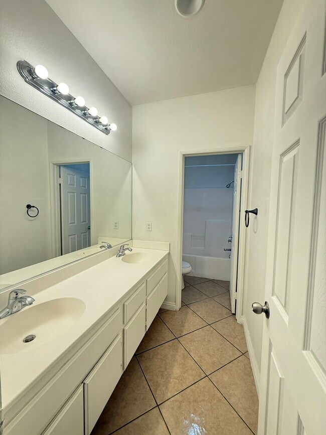 Building Photo - 1175 Sykes Dr