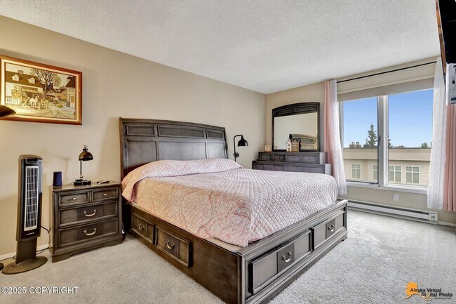 Building Photo - 2bd, 1.5b | Downtown Living With Spectacular Views!