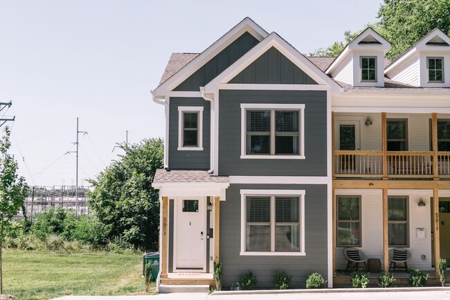 Primary Photo - 561A Veritas St