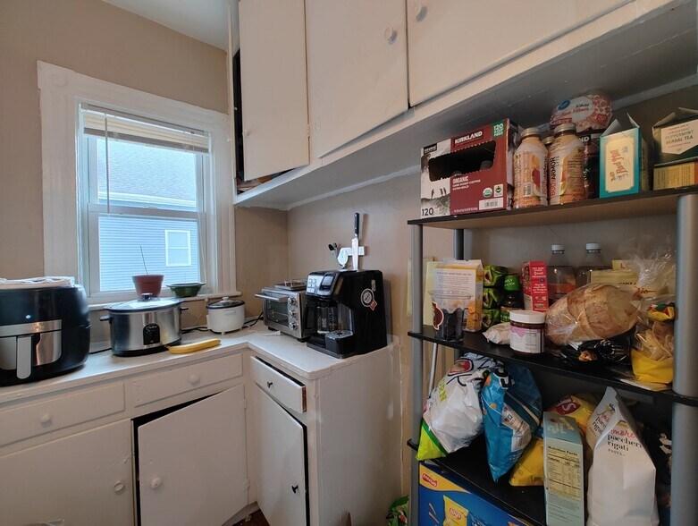 Building Photo - 13 Medford St