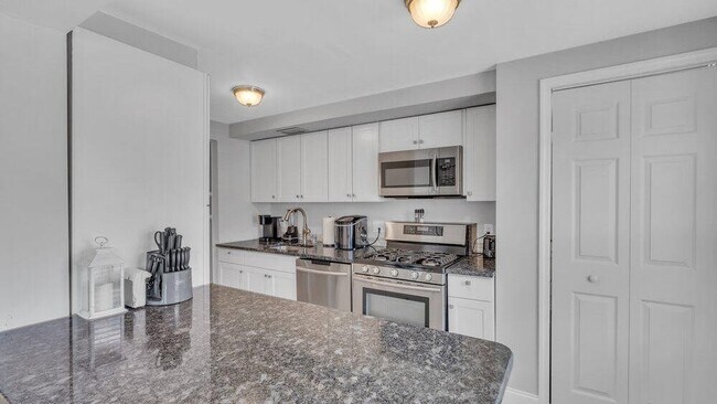 Building Photo - 1226 1/2 Briarwood Rd-