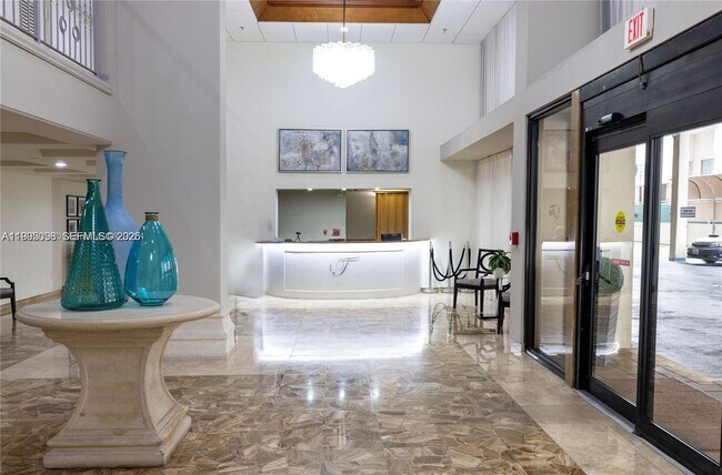 Building Photo - 6061 Collins Ave