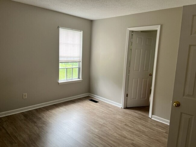 Building Photo - 6-2800 A