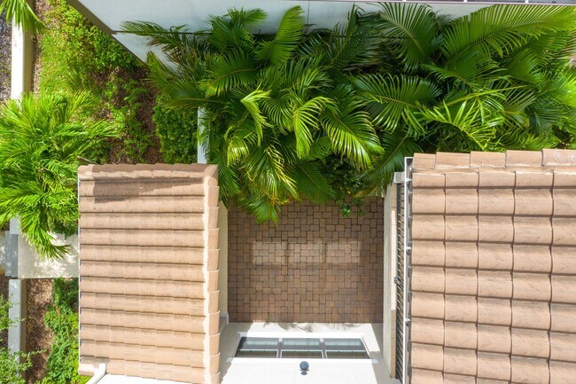 Building Photo - 3 BIG BEDROOMS, 3 FULL BATH MODERN HOME FOR RENT IN ARRIVAS VILLAGE!