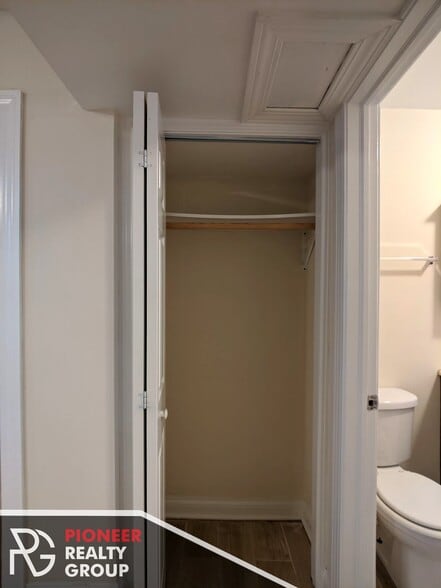 Building Photo - 3721 N Pine Grove Ave