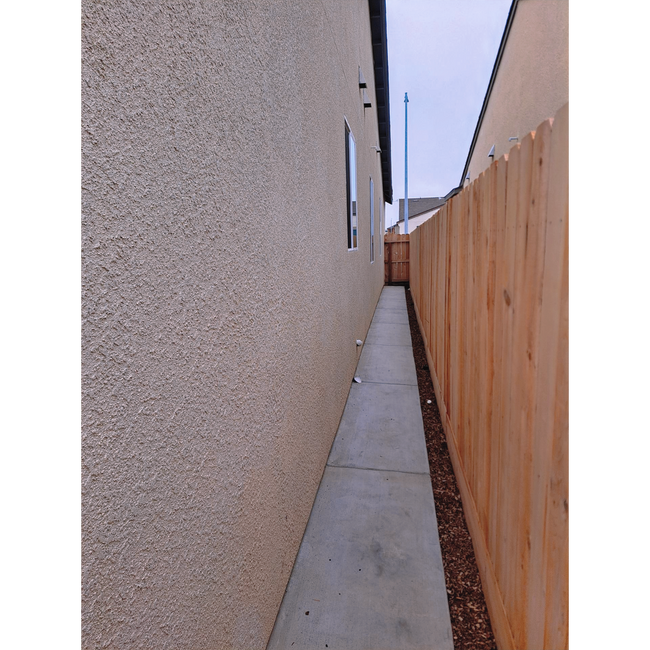 Building Photo - 3 Bedroom Home Near Armstrong & Olive!