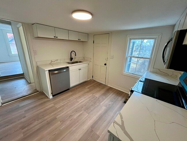 Building Photo - 500 Ridge St