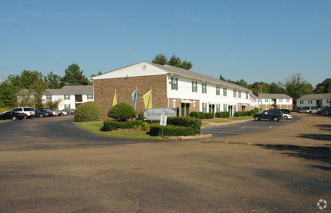 Primary Photo - Hunter Oaks Apartments