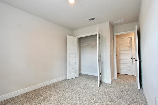 Building Photo - 323 Callie Dr