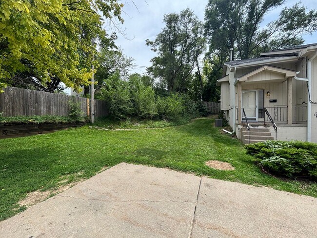 Building Photo - 2135 S 46th Ave