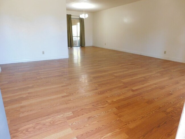Building Photo - Spacious in the Redlands
