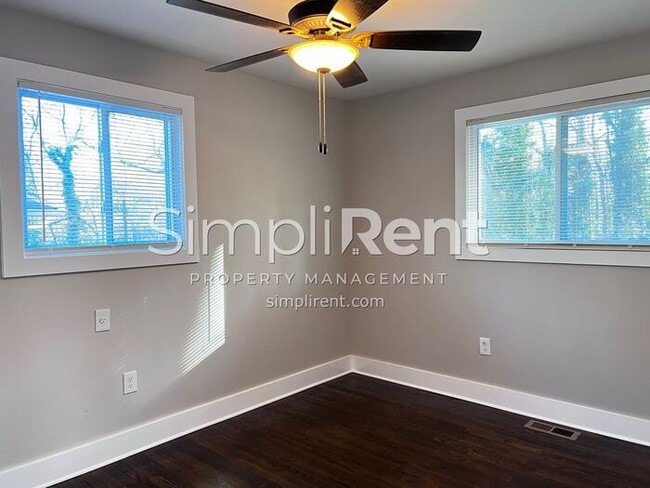 Building Photo - FULLY RENOVATED! 3 Bdrm / 1 Bath - 1st Month FREE with a 13 mo lease