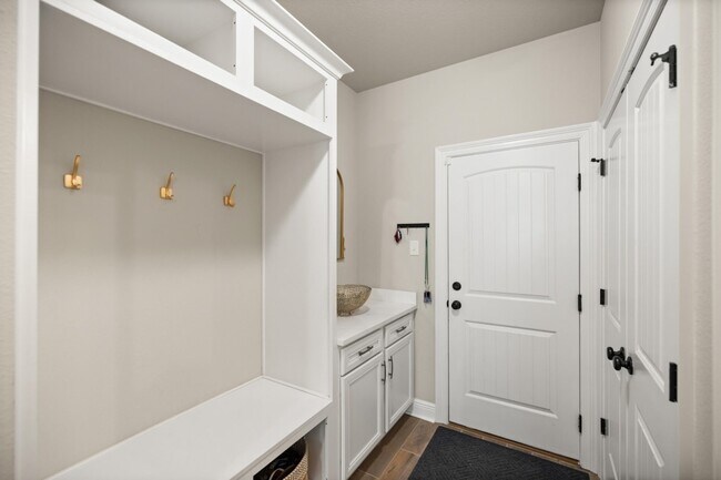 Building Photo - 212 Blaze Blvd