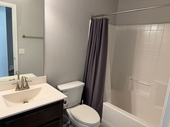 Building Photo - 3 Bedroom Home in Deer Creek For Rent!