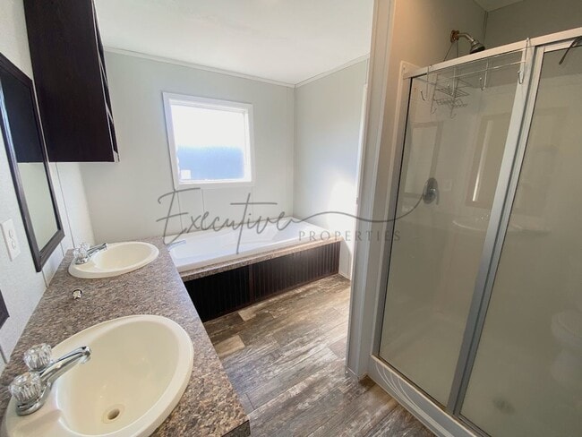 Building Photo - Bright & Spacious 3-Bed, 2-Bath Mobile Hom...