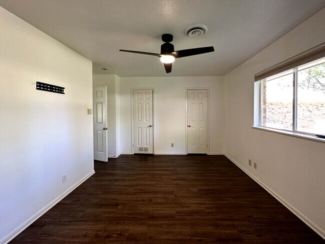 Building Photo - 408 Mimosa Dr