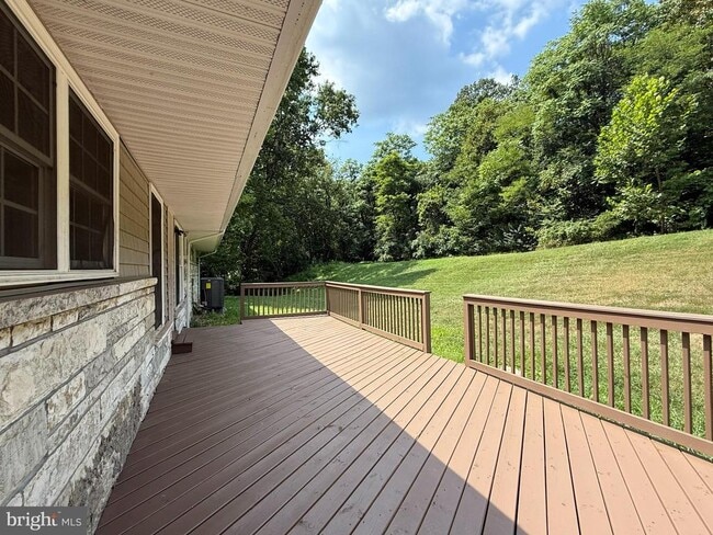 Building Photo - 7697 Hedgesville Rd