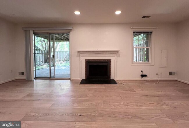 Building Photo - 7132 Swansong Wy