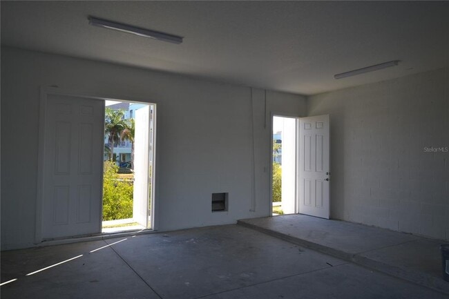 Building Photo - 5728 Biscayne Ct