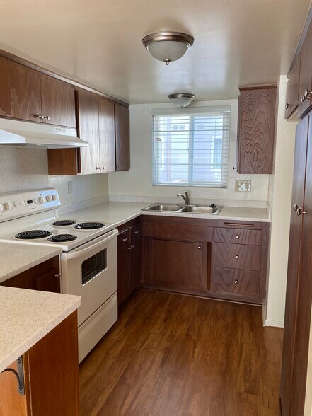 Building Photo - 21107 Victor St