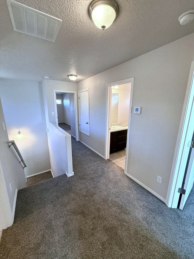 Building Photo - 8936 Mission Ridge Dr