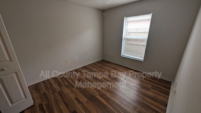 Building Photo - 6047 White Sails Dr