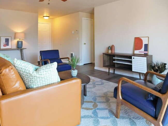 Building Photo - MOVE IN SPECIAL IF YOU SIGN LEASE BY 4/15/2026!!!!!!! Newly Updated 3/2 Home in SW Redmond