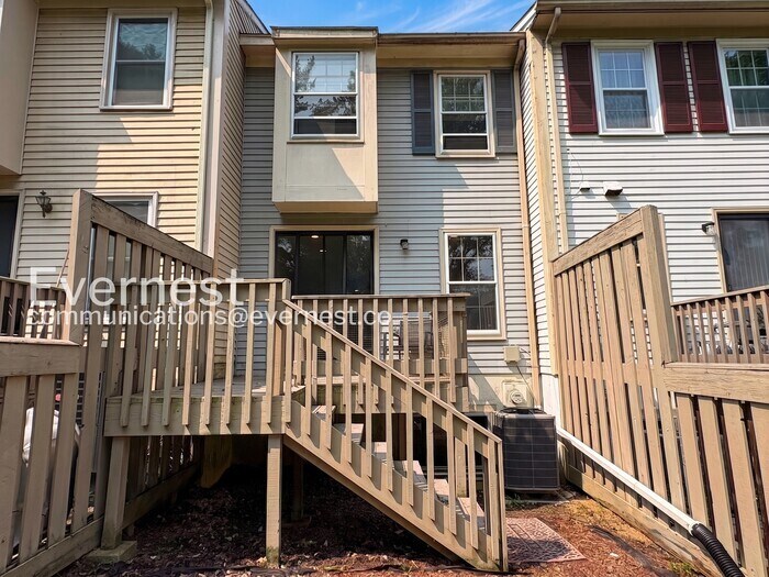 Building Photo - 20564 Strath Haven Dr