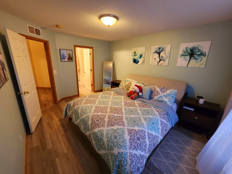 Building Photo - 862 Princeton Ave