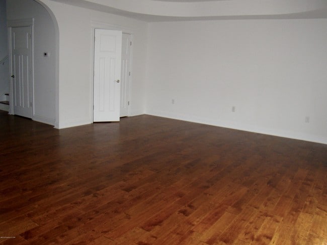 Building Photo - 6 Maple Leaf Dr