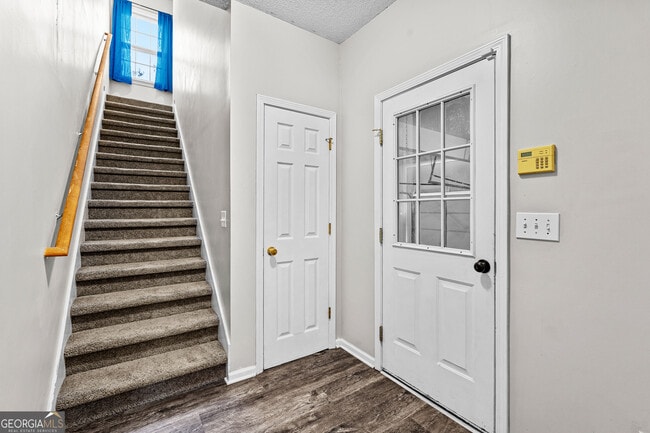 Building Photo - 255 Woodstream Dr