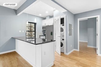 Building Photo - 460 Grand St