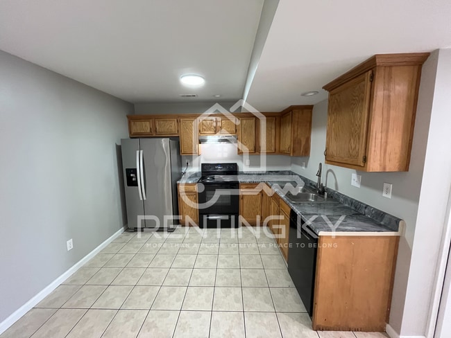 Building Photo - Huge 3-Bed, 2.5-Bath Townhouse!