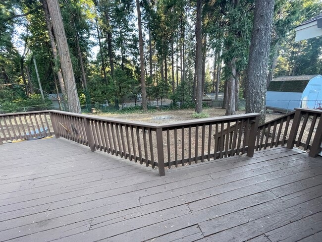 Building Photo - 6876 Ridgeway Dr