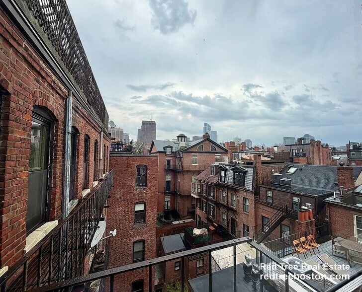 Building Photo - 106 Myrtle St