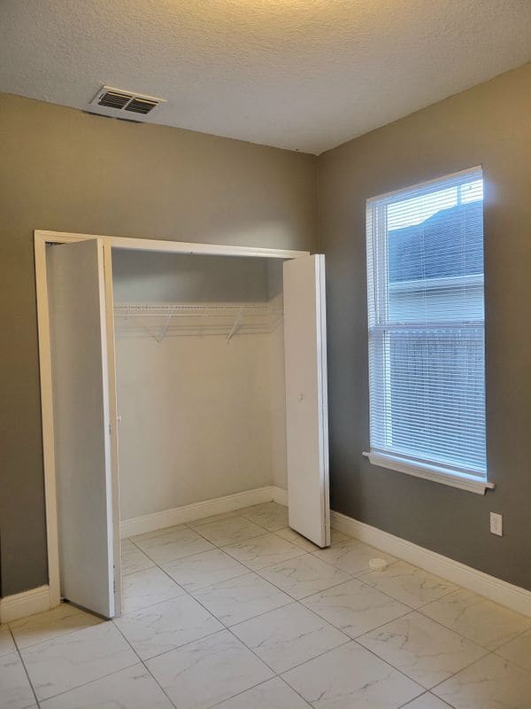 Building Photo - 5 Flatfish Dr