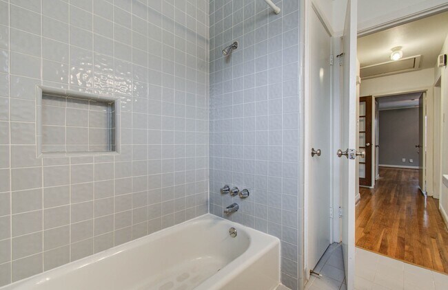 Building Photo - 5519 Huisache St