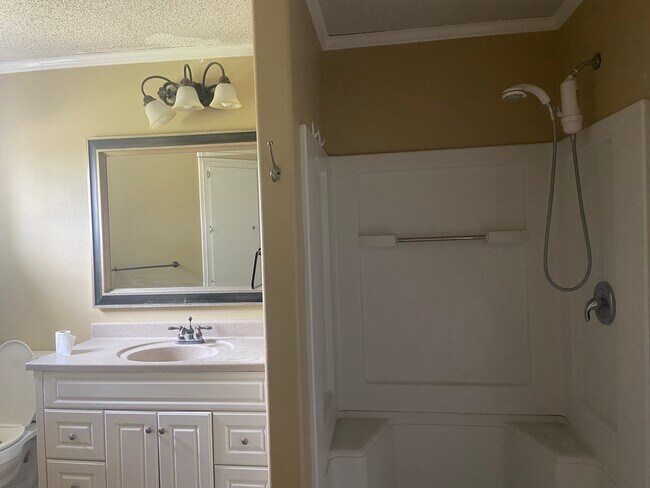 Building Photo - 1331 Hinch Dr