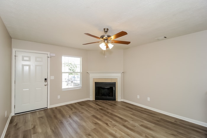 Building Photo - 191 Marsh Glen Dr