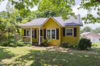 Building Photo - 2BR 1B House in Historic Oldham Trace Comm...