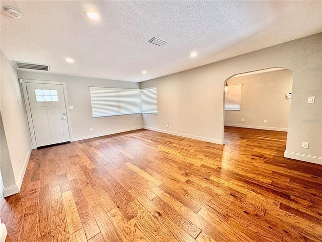 Building Photo - 438 Lakeview Ave