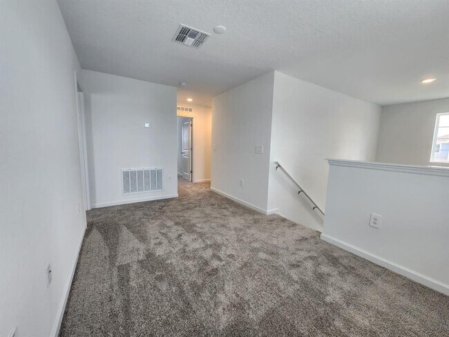 Building Photo - 1622 Reservoir Pl