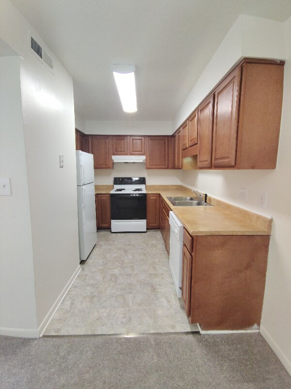 Building Photo - 600 Reusens Rd