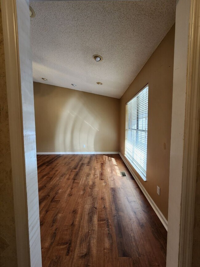 Building Photo - Maryville 37801- 3 bed 2.5 bath condo - call Tom Parry 865-607-3649