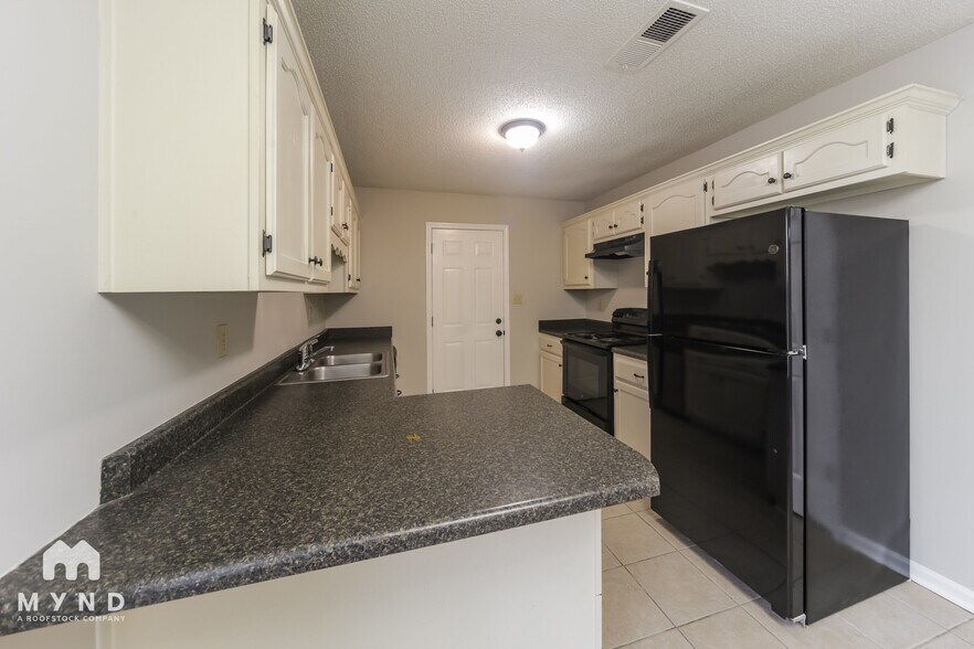 Building Photo - 3054 Caitlynn Circle S